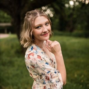 Meet your Posher, Caitlin